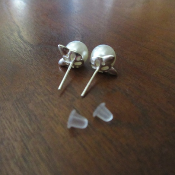 New Kitty Cat Silver Pearl Earrings NWOT - Picture 3 of 5